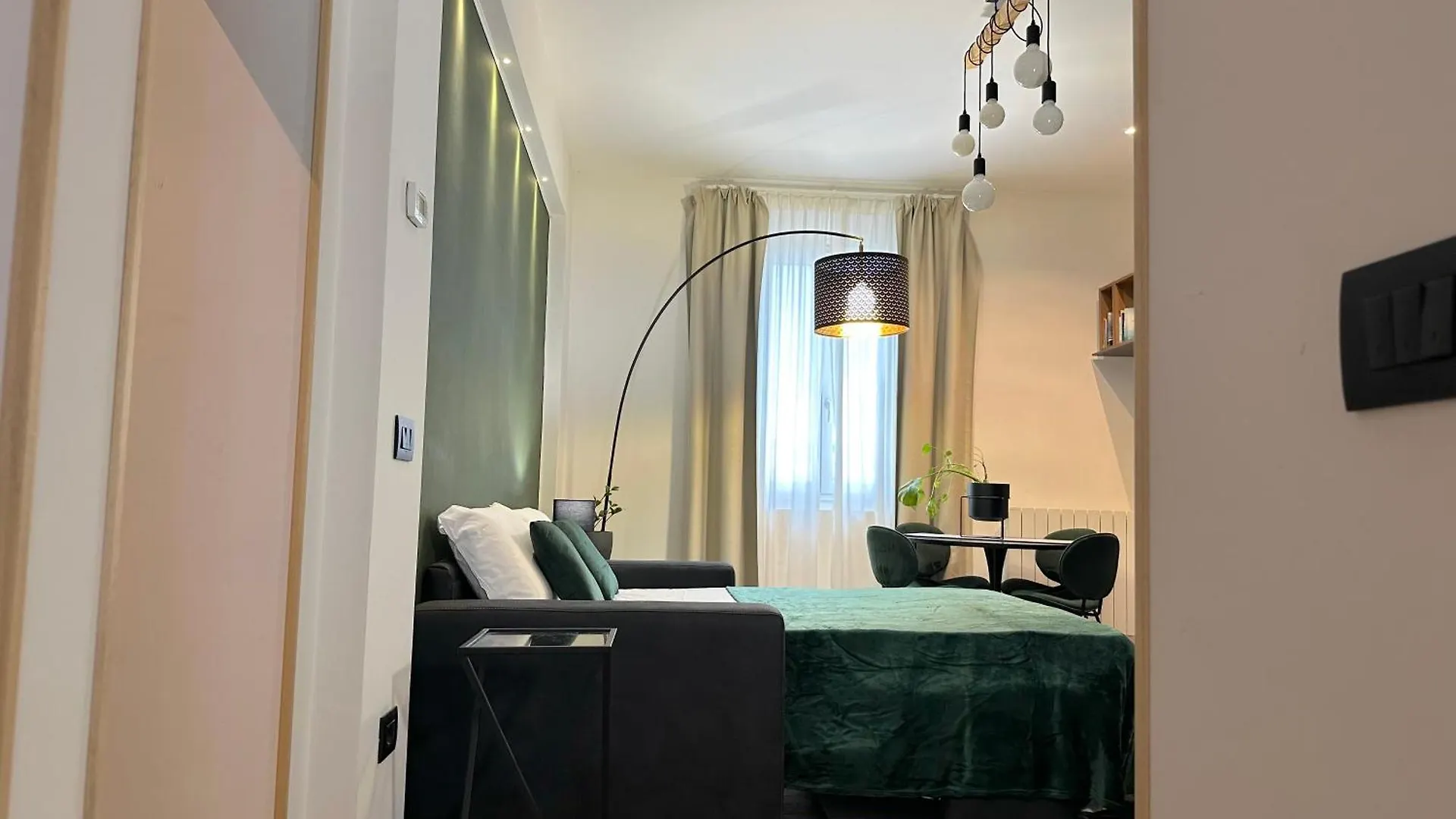 De' Carracci Prestige Apartment Bologna 0*,